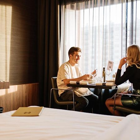 Carbon Hotel غينك المظهر الخارجي الصورة