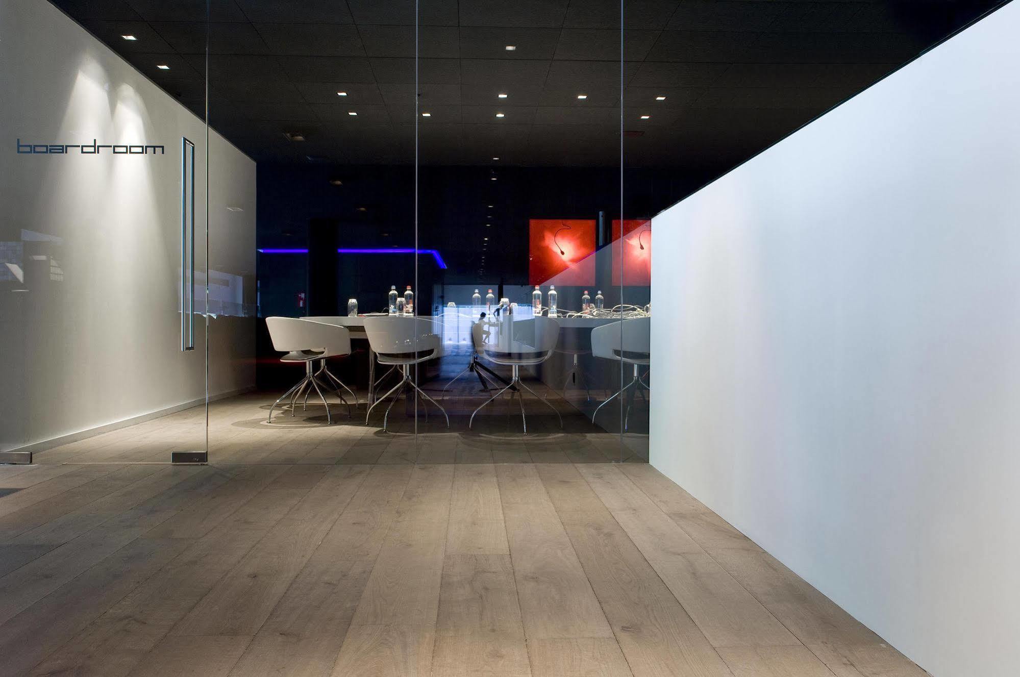 Carbon Hotel غينك المطعم الصورة